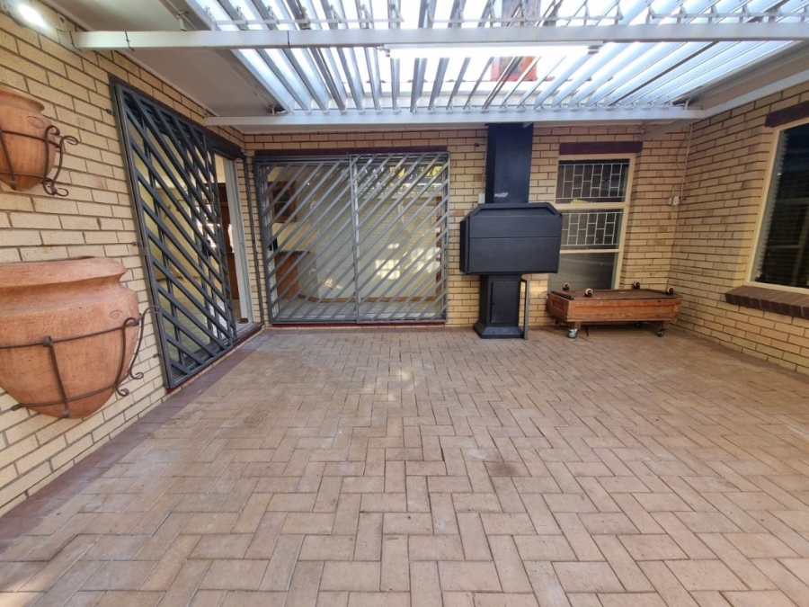 To Let 3 Bedroom Property for Rent in Pentagon Park Free State